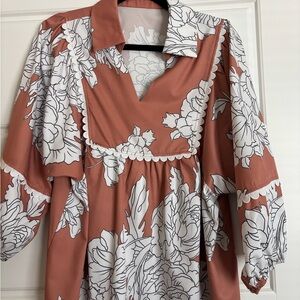 Brown Floral V-Neck Women’s Top size Large LIKE NEW spring